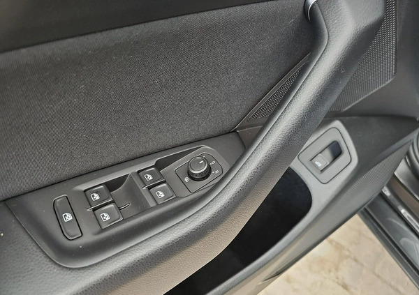 Volkswagen Passat cena 84900 przebieg: 51636, rok produkcji 2019 z Milicz małe 407